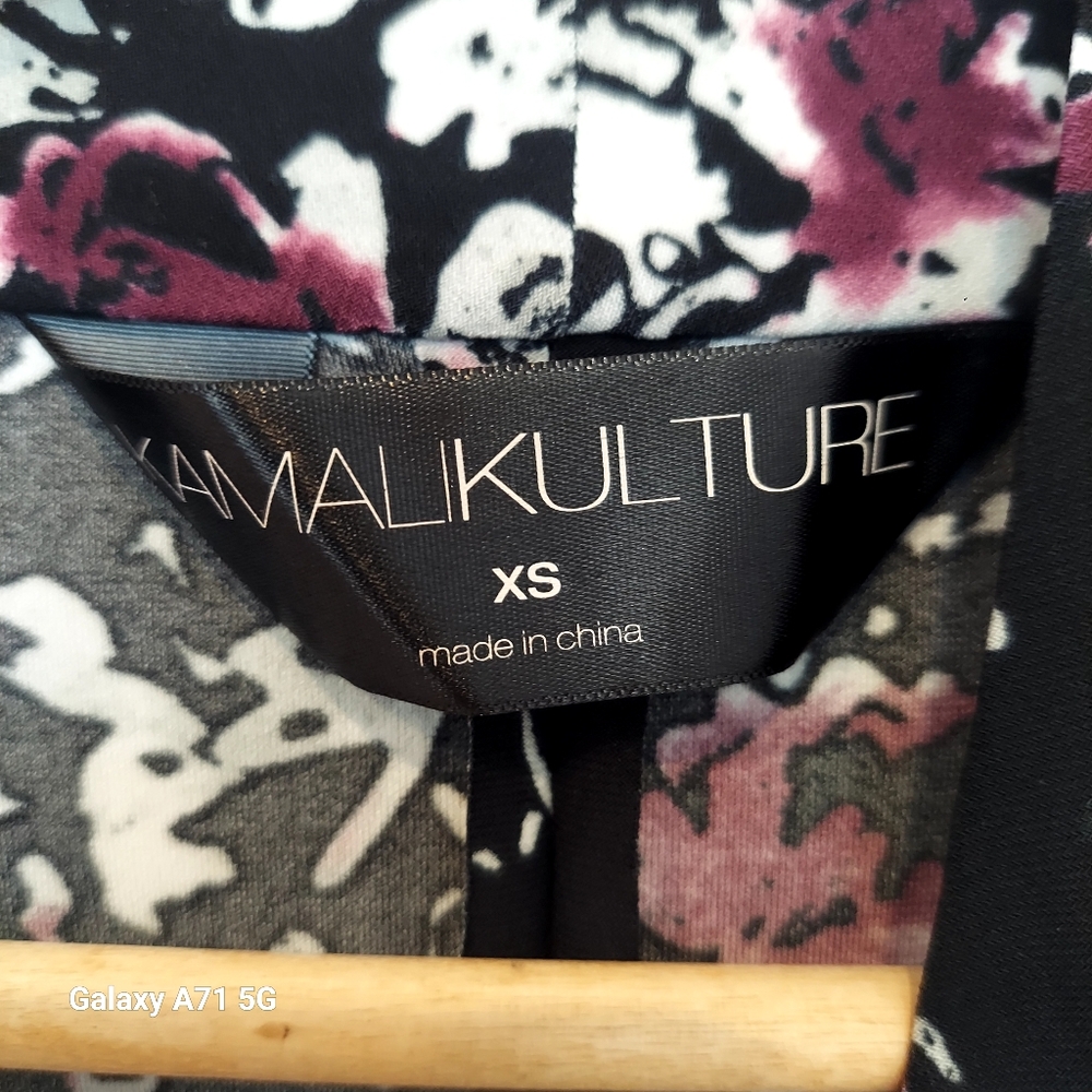 NWT Kamali Kulture Cap Sleeve Side Draped Dress Black Abstract Floral Sz… - Picture 8 of 17